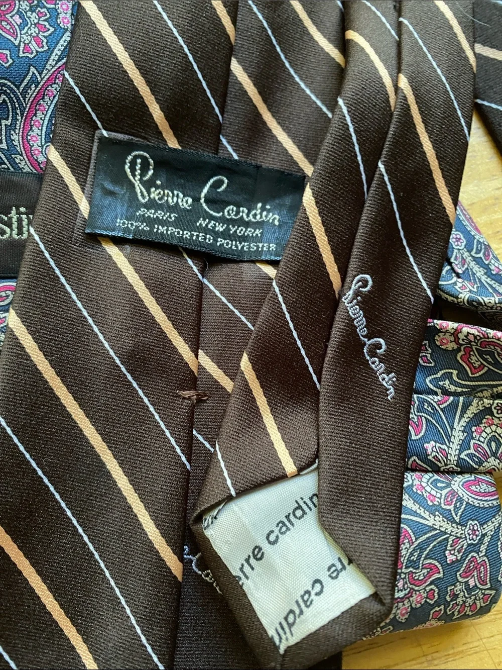 ! 4 ties different brands in good condition